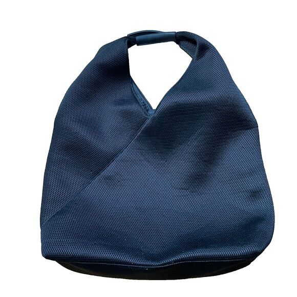 Lululemon Black Fold On 23L Tote W9AW4S Yoga Mat Strap Waterbottle Pocket - Picture 1 of 10